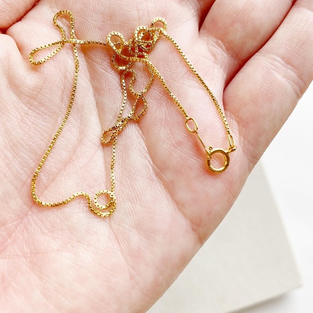 Box chain gold necklace