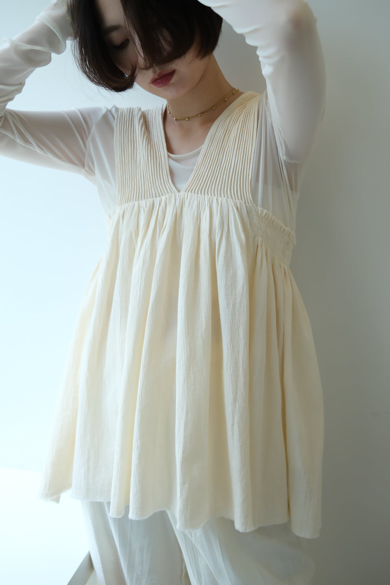 Hella cotton crepe gather top コットンクレープギャザートップス