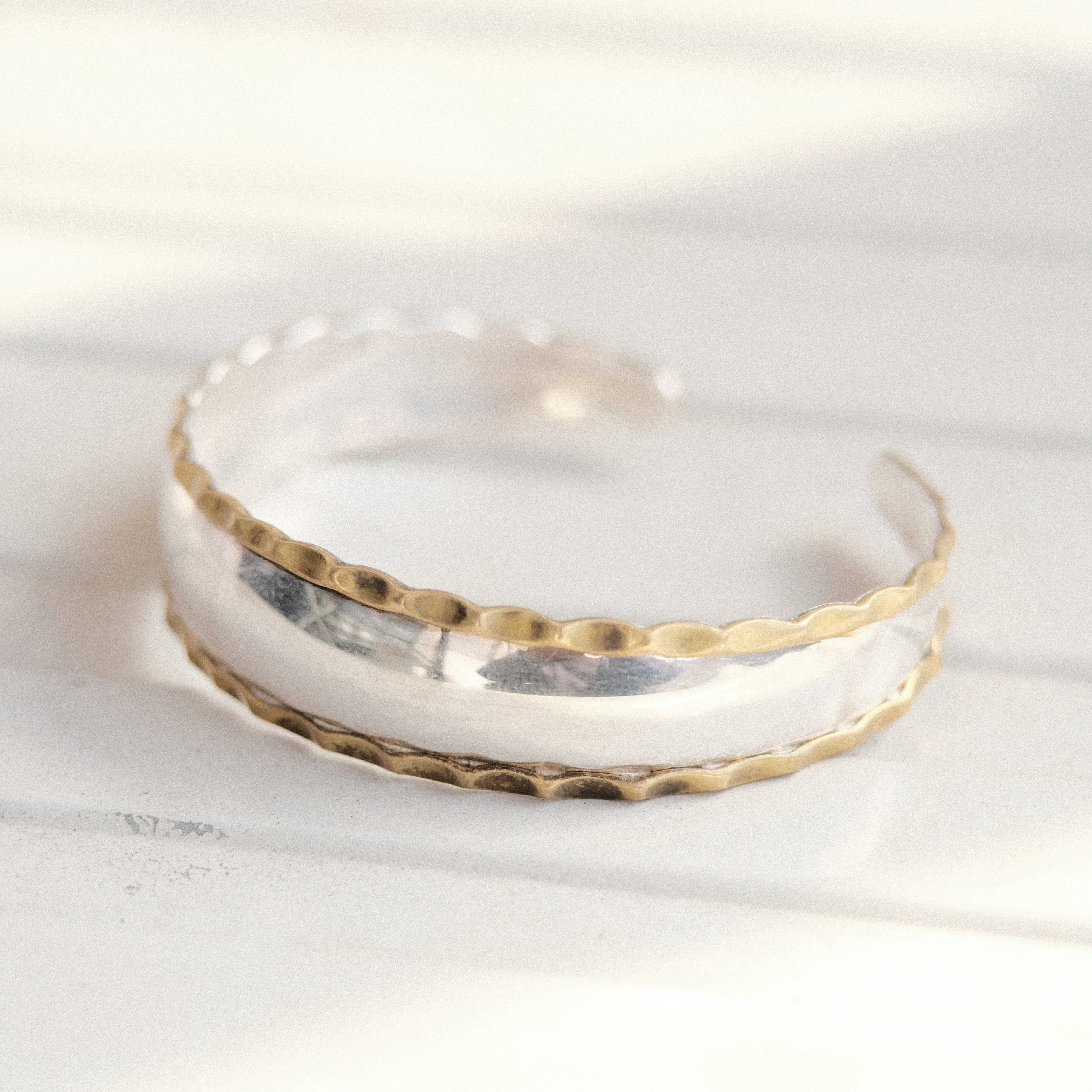 Mexican silver bangle with crushed turquoise | H2 Vintage