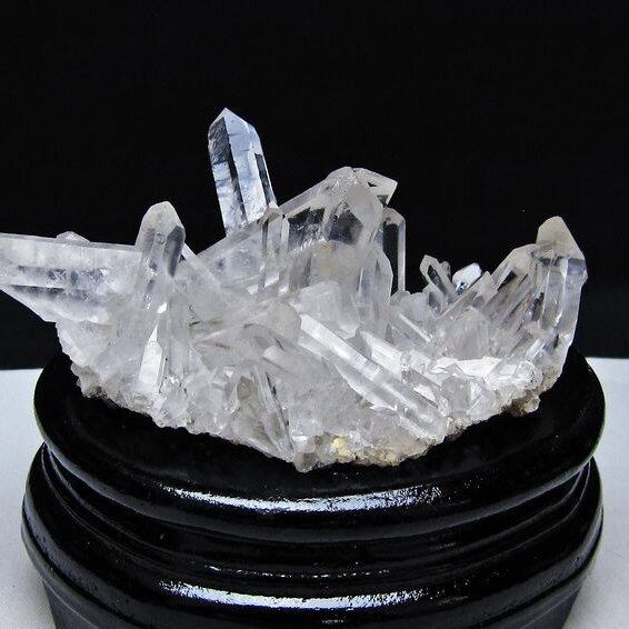 水晶 クラスター マダガスカル産 台座付属 水晶 原石 一点物 182-9388