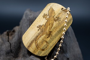 【翡翠の木】パロサント ツートン ドッグタグ 象嵌 木登りトカゲ