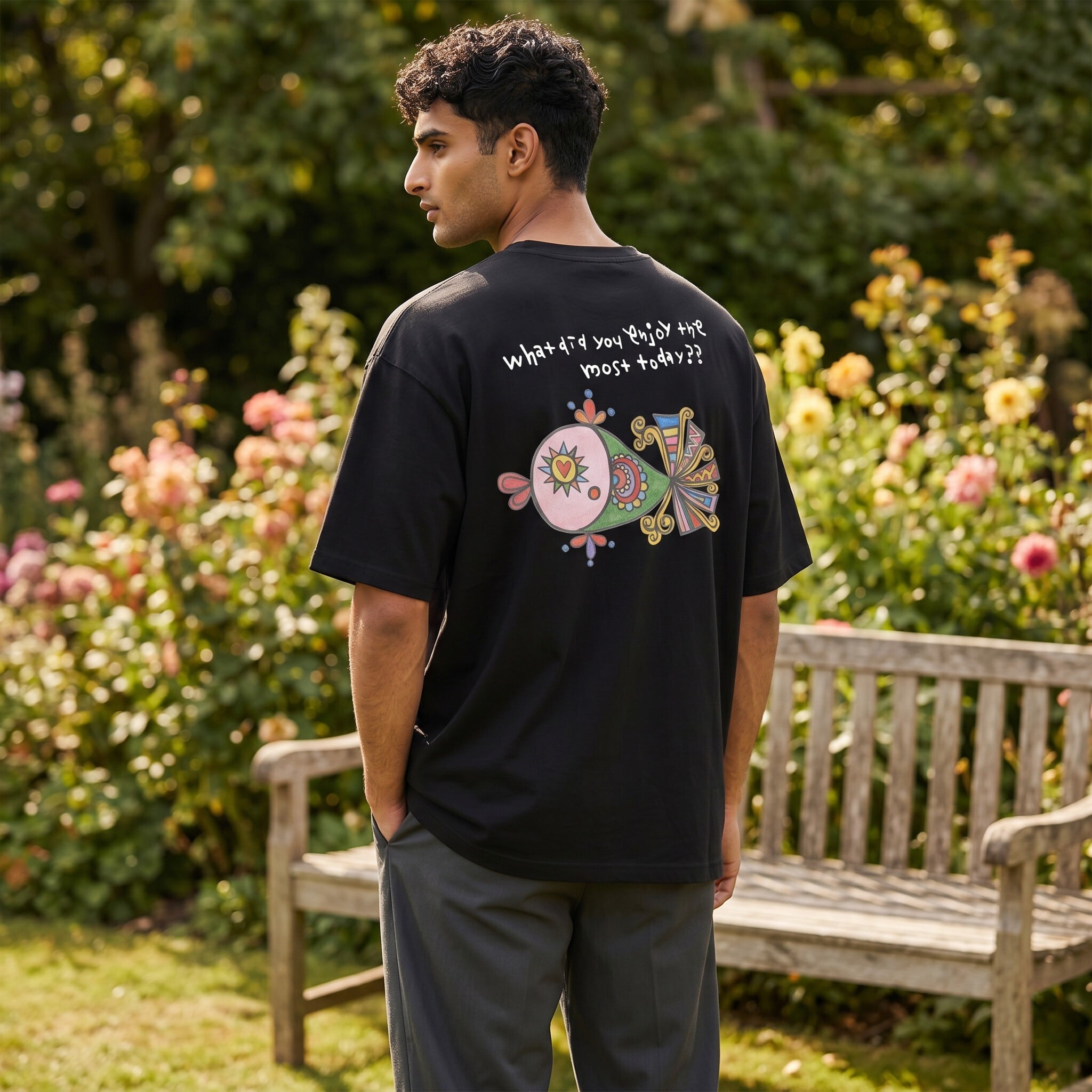 pipi オリジナルTシャツ 【ブラック】今日何が一番楽しかった? | pipi