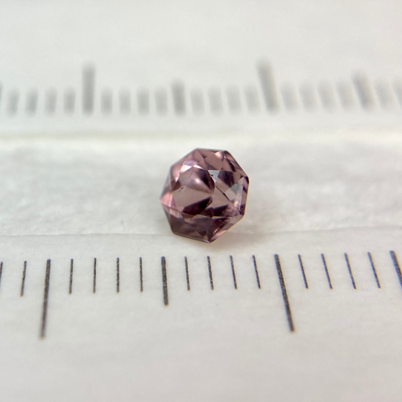 お花みたいな スピネル オクタゴンカット Part2 4.4mm-4.5mm　No.1