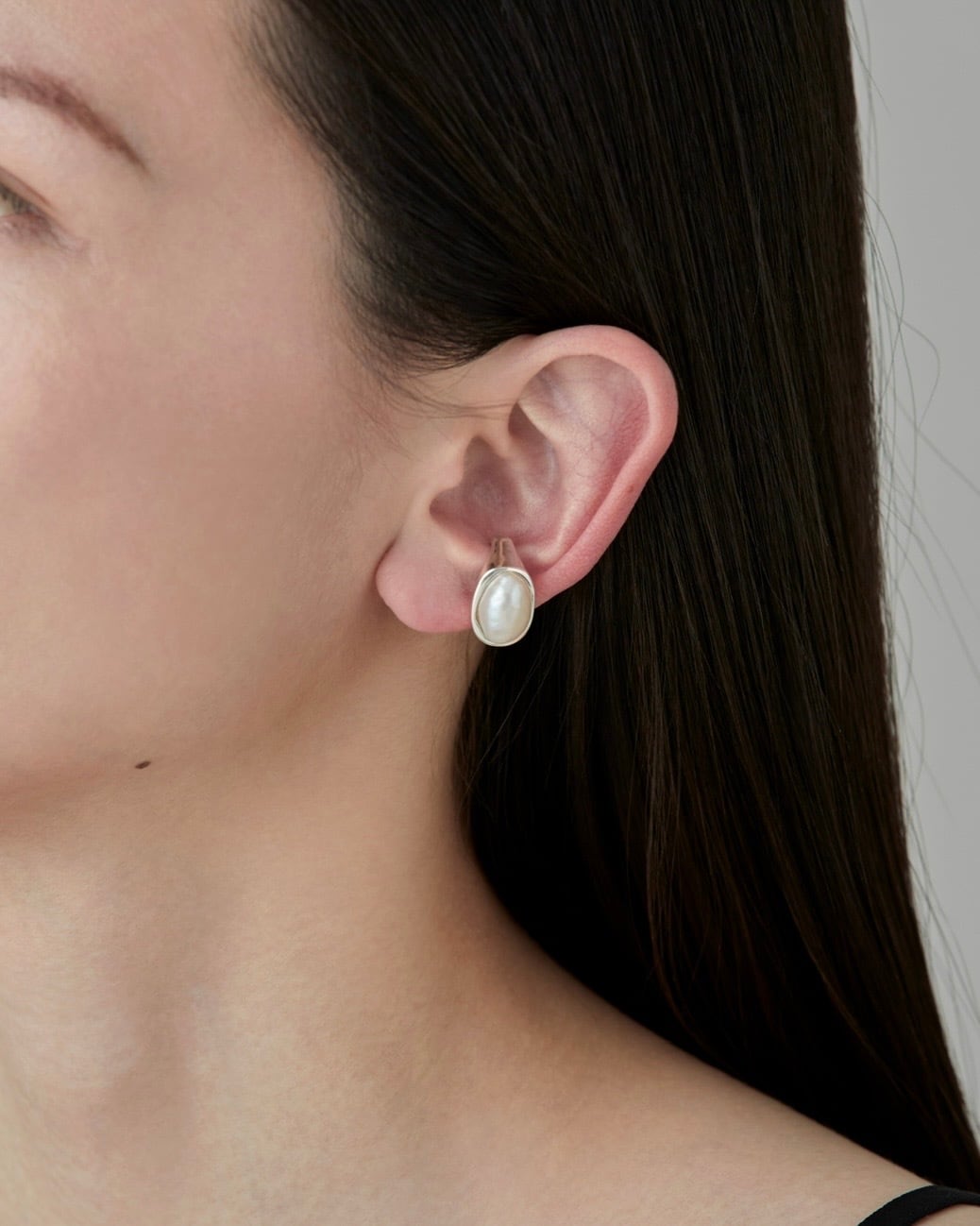PLOW/pearl ear cuff