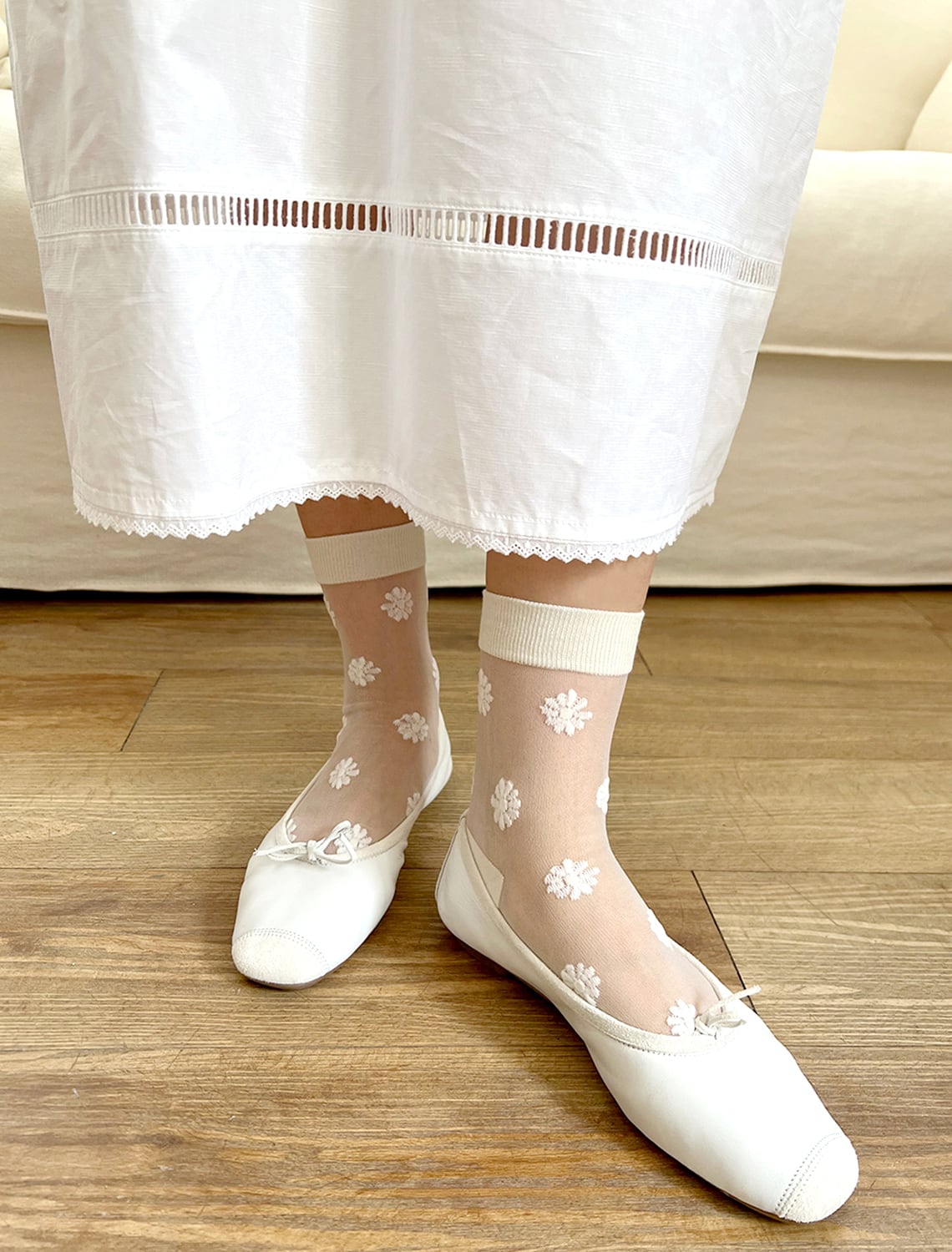 Sheer daisy socks ivory