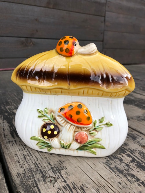 MUSHROOM PAPER HOLDER