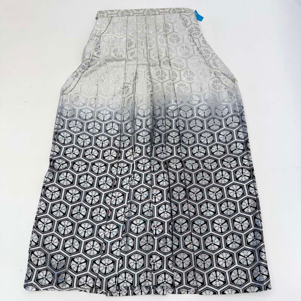 袴 行灯袴 男袴 紐下丈86cm 男性用袴 M-Lサイズ 成人式袴 シルバー 黒 中古 4640