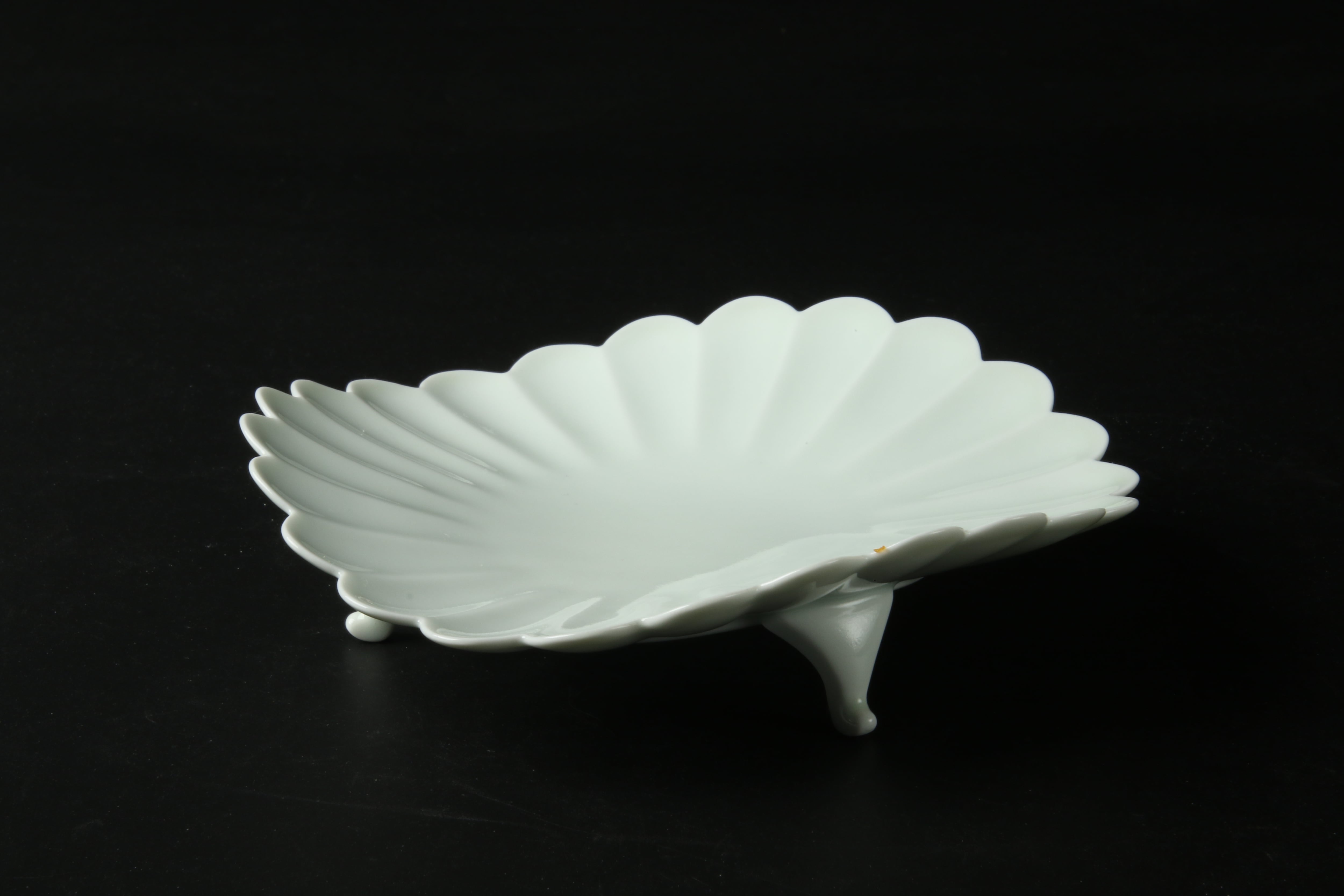 新品未使用【菊飾細工箸置】三川内焼は四百年の歴史があり、繊細優美な