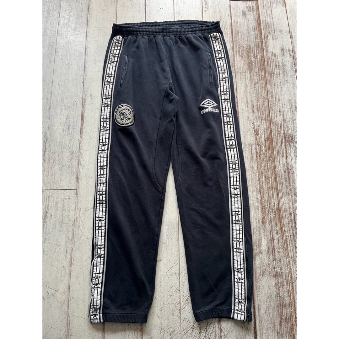 UMBRO- 90's Ajax away training sweat pants | ROOT online