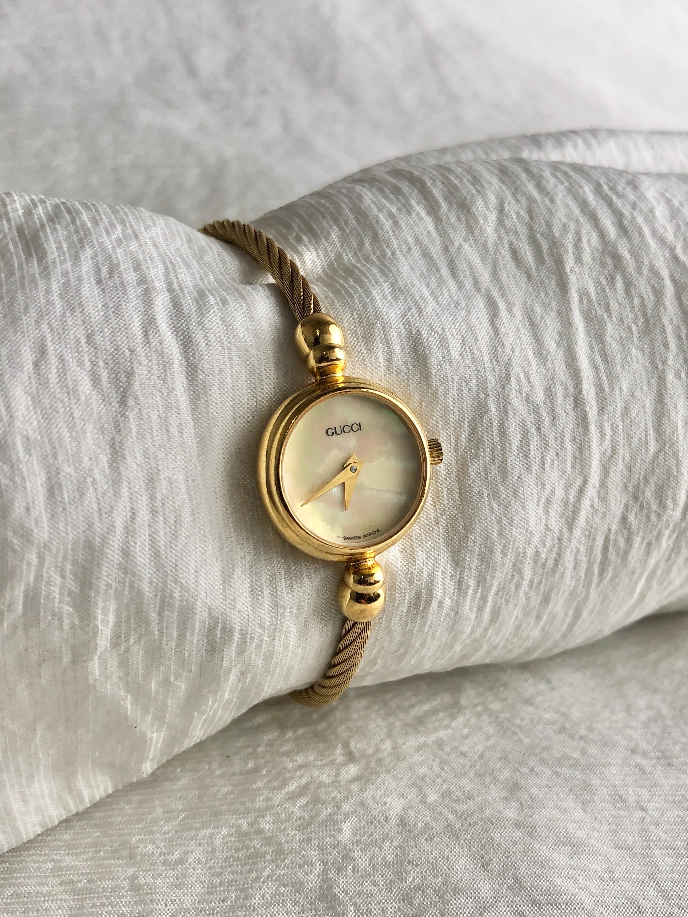 GUCCI グッチ 腕時計 ゴールド シェル ステンレススチール バングル 2700.2.L クウォーツ vintage ヴィンテージ オールド 6sahkm