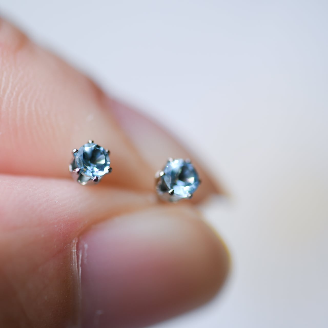 高品質スイスブルートパーズのミニピアス セカンドピアス 天然石 金属