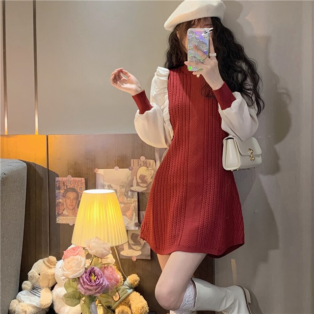 ワンピース レディース ニットワンピース 長袖 ラウンドネック Aライン フリル かわいい 大人可愛い カジュアル おしゃれ お洒落 こなれ感 ラブリー キュート ガーリー 主役級 存在感 フェミニン 秋 冬 10代 20代 女の子 学生 通学 デート お出かけ 女子会 着回し 普段使い 韓国 韓国系 送料無料 ファッション コーデ スタイル モテ 体型カバー トレンド 流行 インスタ映え ワンサイズ フリーサイズ 黒 ブラック 赤 レッド ベージュ