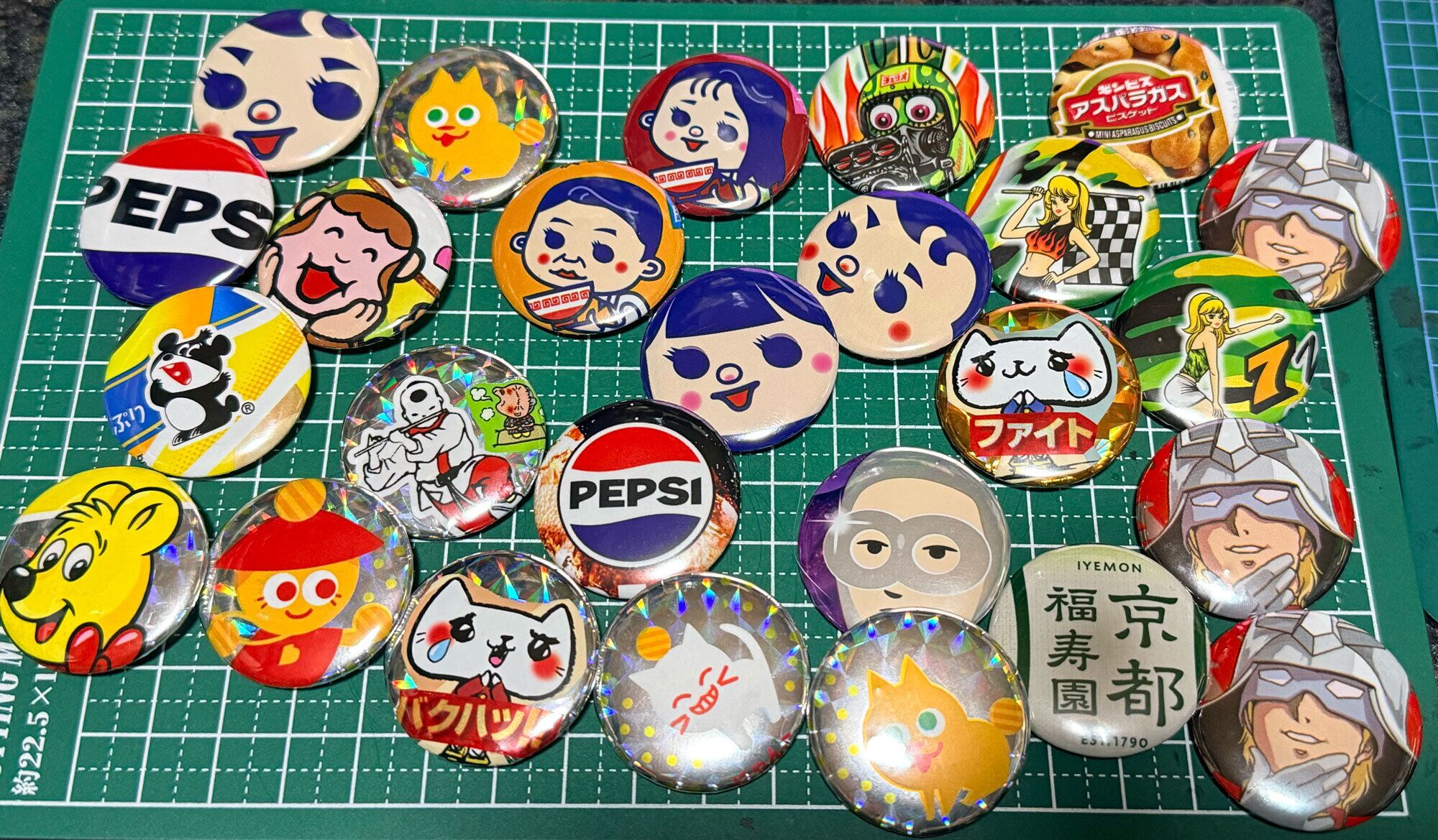 原田専門家駄コラ缶バッチ8個セット！ | ハラセン通販