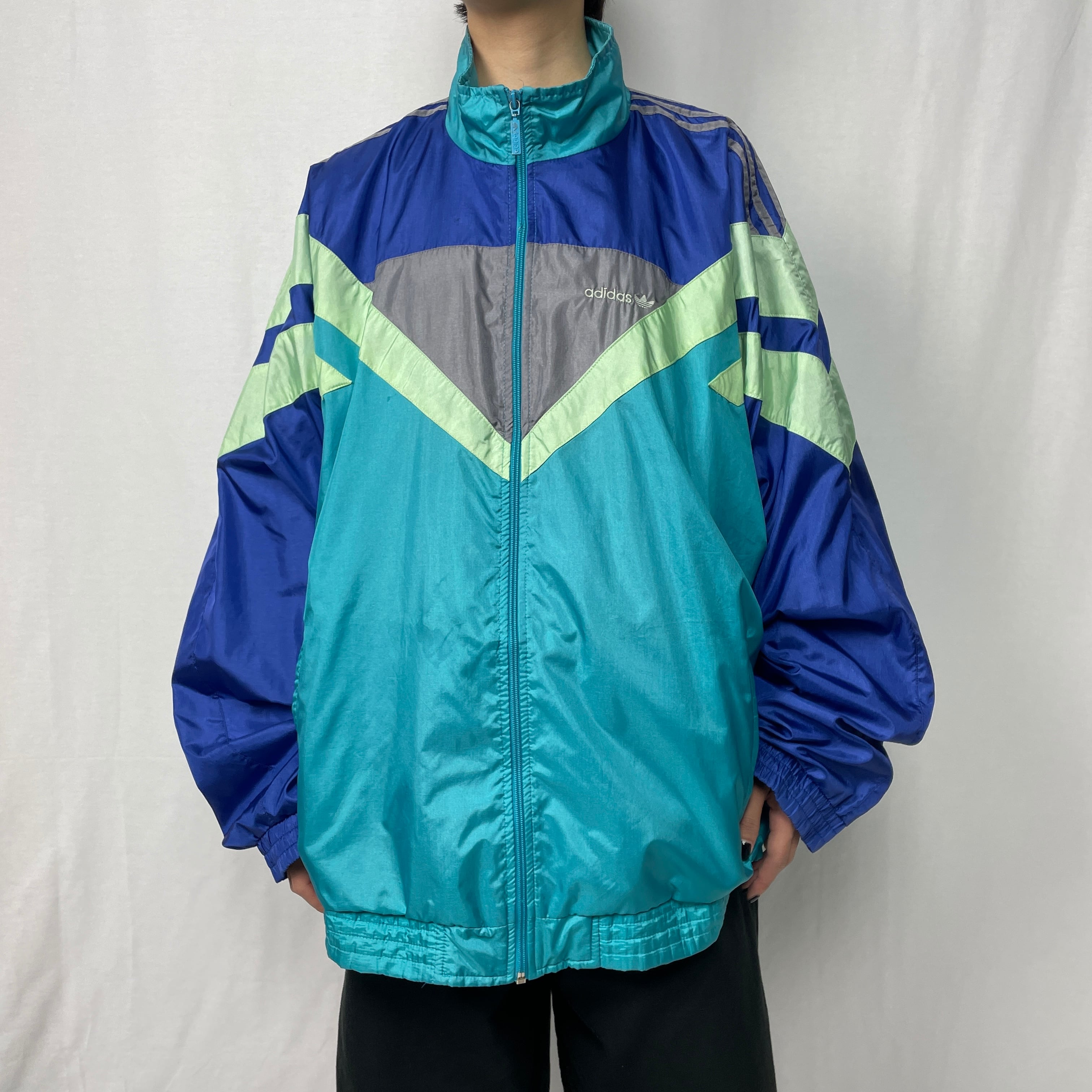 80年代 adidas アディダス ナイロン トラックジャケット メンズXL相当 古着 80s ヴィンテージ ビンテージ マルチカラー  トレフォイルロゴ プリント サイドライン ブルー 青 グリーン 緑 グレー【ナイロンジャケット】 | cave 古着屋【公式】古着通販サイト