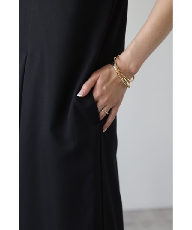 Vネックリラクシーオールインワン