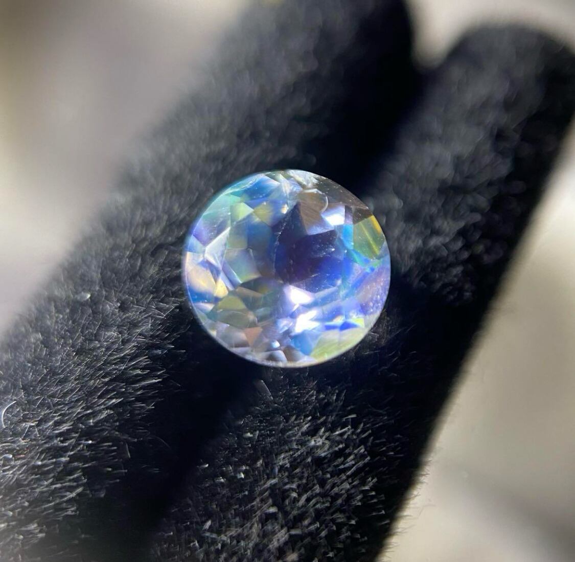 レインボームーンストーン0.685ct ルース天然宝石 レインボームーンストーン0.685ct ルース天然宝石