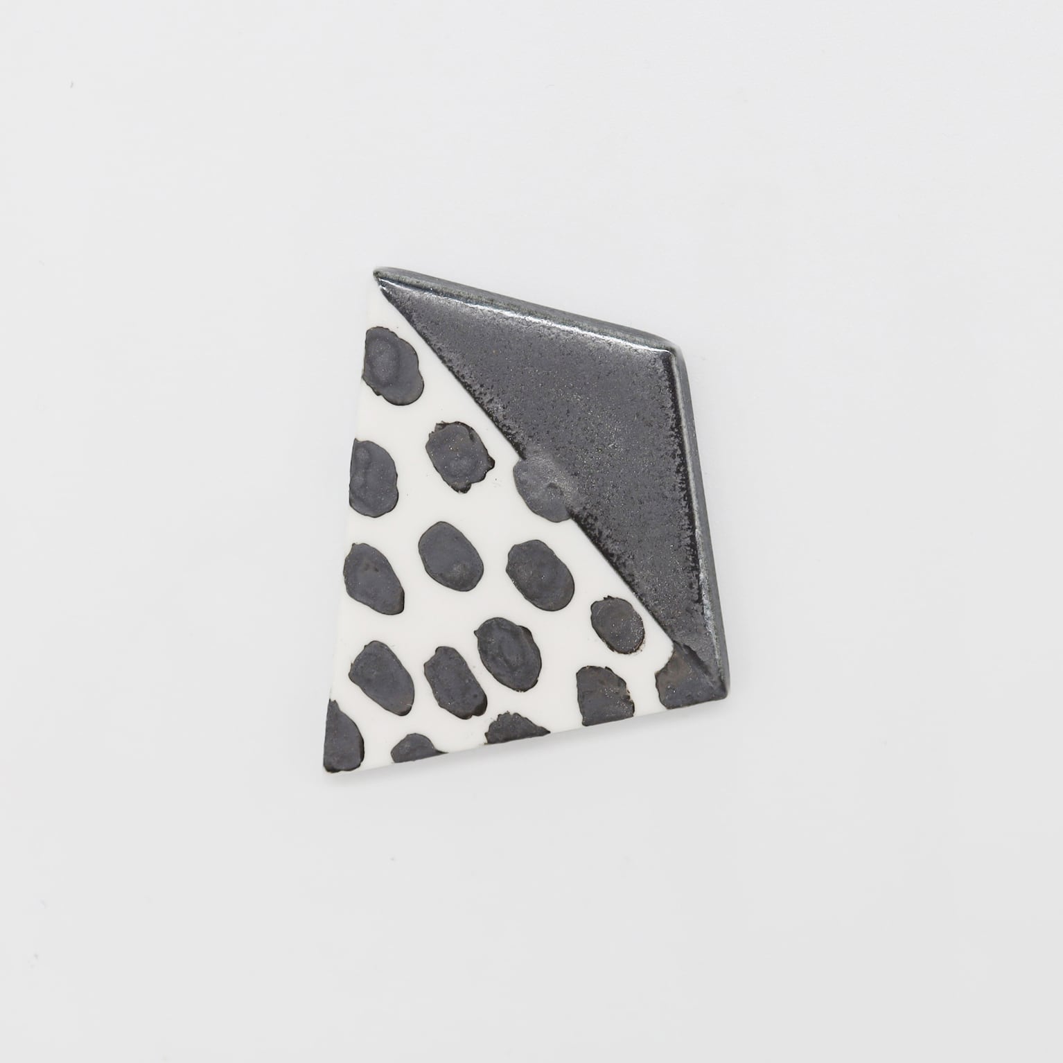 【eb2】マットブラック ダルメシアン ブローチ/帯留