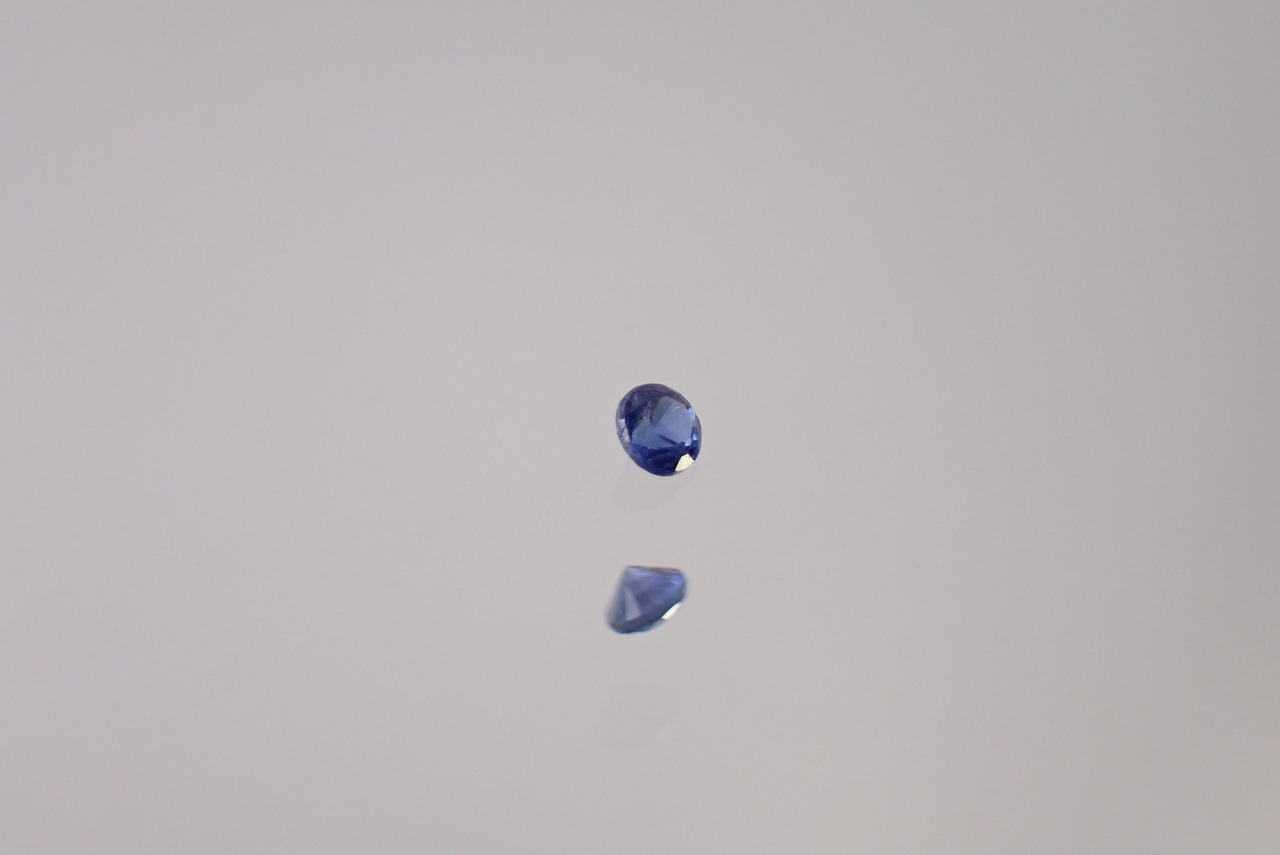 サファイア（非加熱）　0.03ct　[C4‐1110]