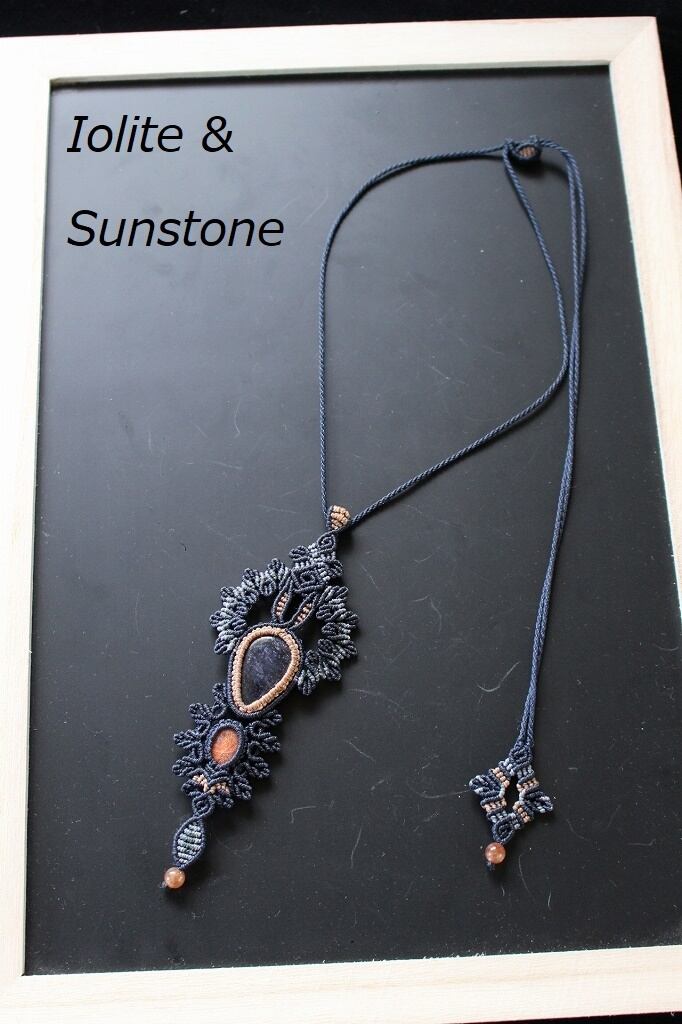 Iolite Sunstone macrame pendant