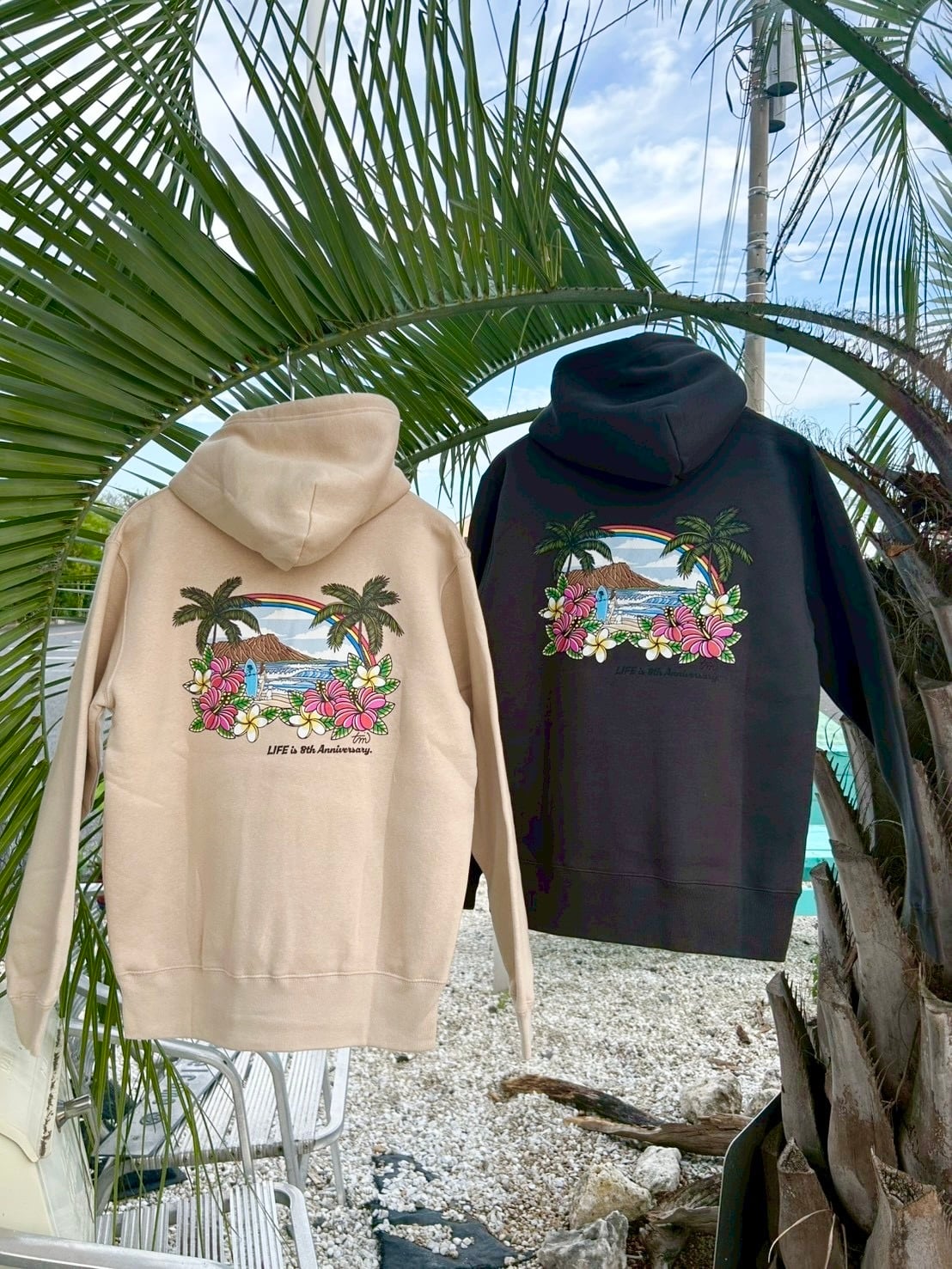 LIFE is × TAMOコラボ フルカラー フーディー ￥11,800(￥12,980)