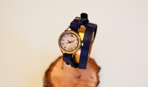 二重ベルトがかわいい腕時計