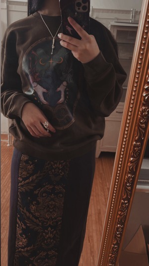 Heart of a spherical doll Sweatshirt