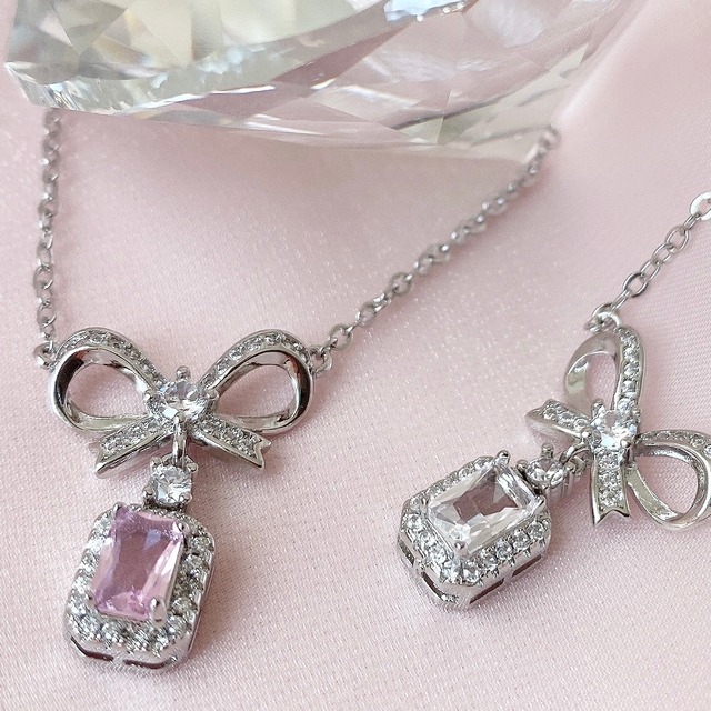 diamond ribbon necklace