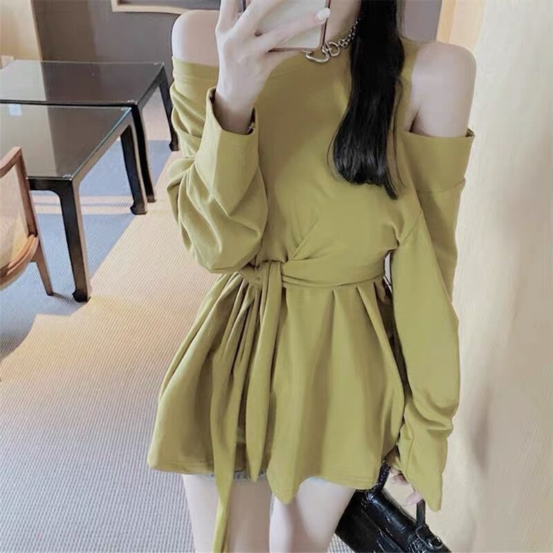 【新作】【送料無料】 女性のためのデザインされたストラップレスオフショルダードレス春と秋の新しい韓国スタイルルーズ痩身ファッション多目的長袖ショートスカート 0263604803878