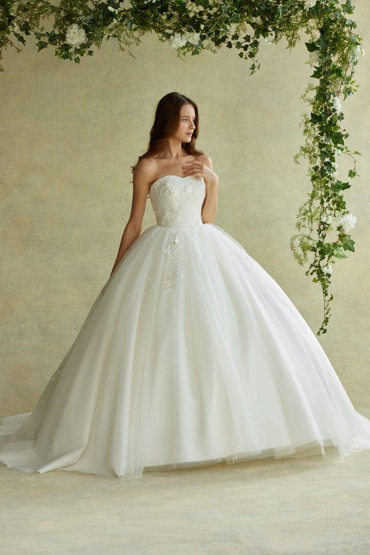 ウェディングドレス プリンセスライン ロングスリーブ バックリボン  