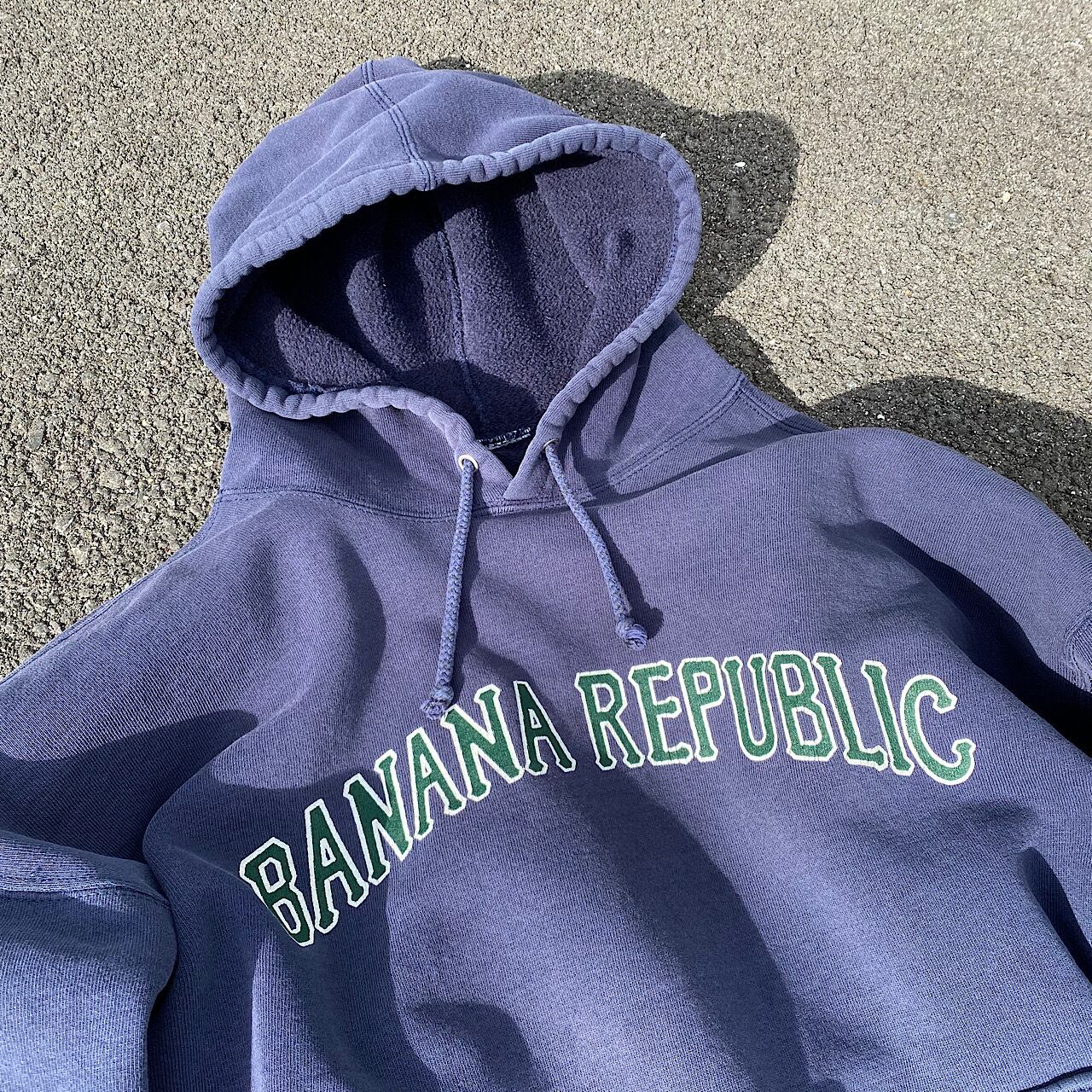 90年代 BANANA REPUBLIC バナナリパブリック ナス紺 カレッジタイプ フロントロゴプリント スウェットパーカー メンズL相当 古着  バナリパ 90s ヴィンテージ ビンテージ ネイビー 【パーカー】【WS2202-15】 | cave 古着屋【公式】古着通販サイト powered 