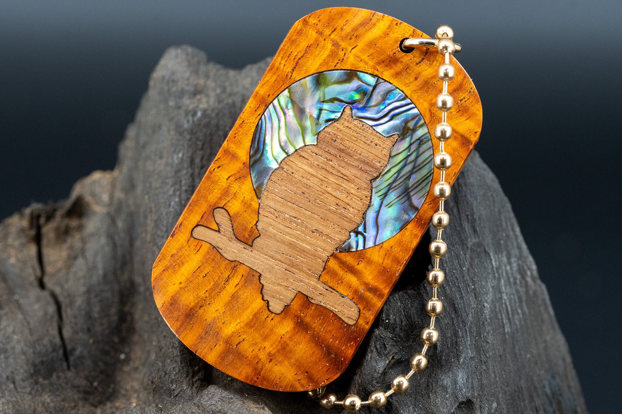 【21世紀最高峰の材】サイアミーズローズウッド ドッグタグ 象嵌 夜とミミズク