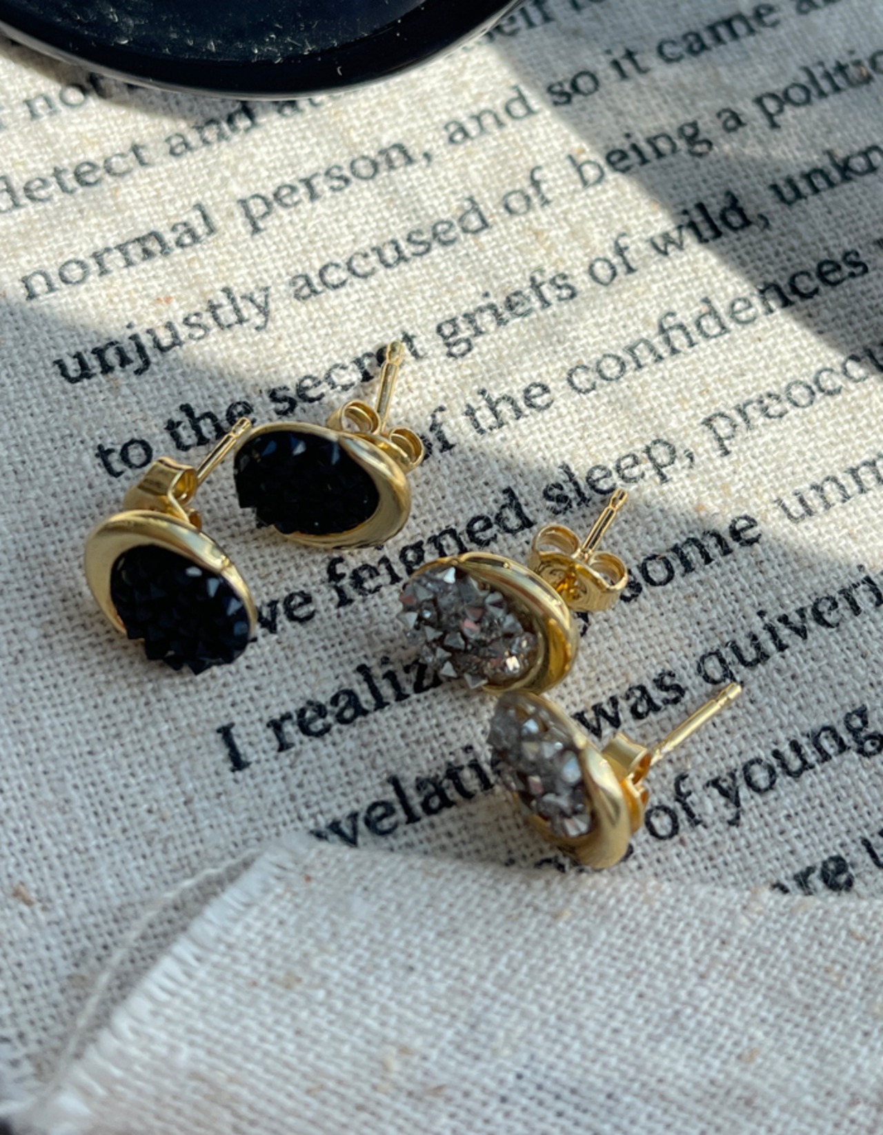 【23aw】Pointed Pierce_2colors