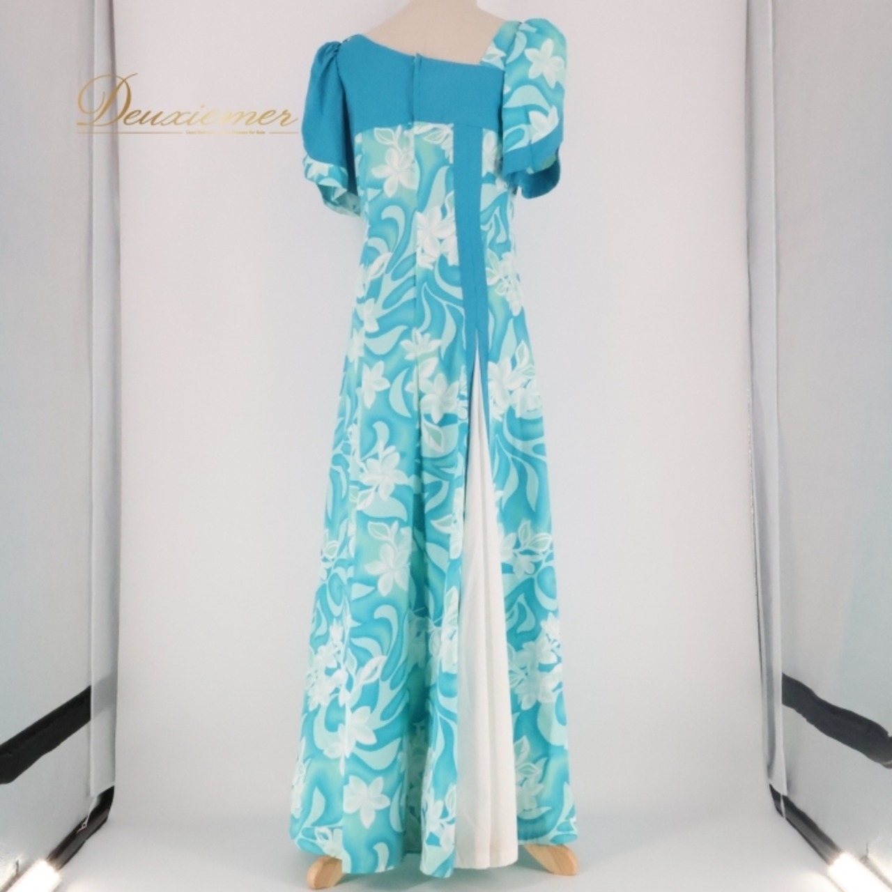 フラダンス 衣装 ワンピース ドレス ブルー系 アロハスタンダード 日本製 プルメリア柄 ハワイアンプリント ALOHA STANDARDS アロハ フラ ダンス レッスン 練習 さわやか かわいい おしゃれ 上品 半袖 ホワイト系 水色 白 花柄 植物柄 フラダンス衣装 ハワイアンスタイル 軽やか レッスンウェア