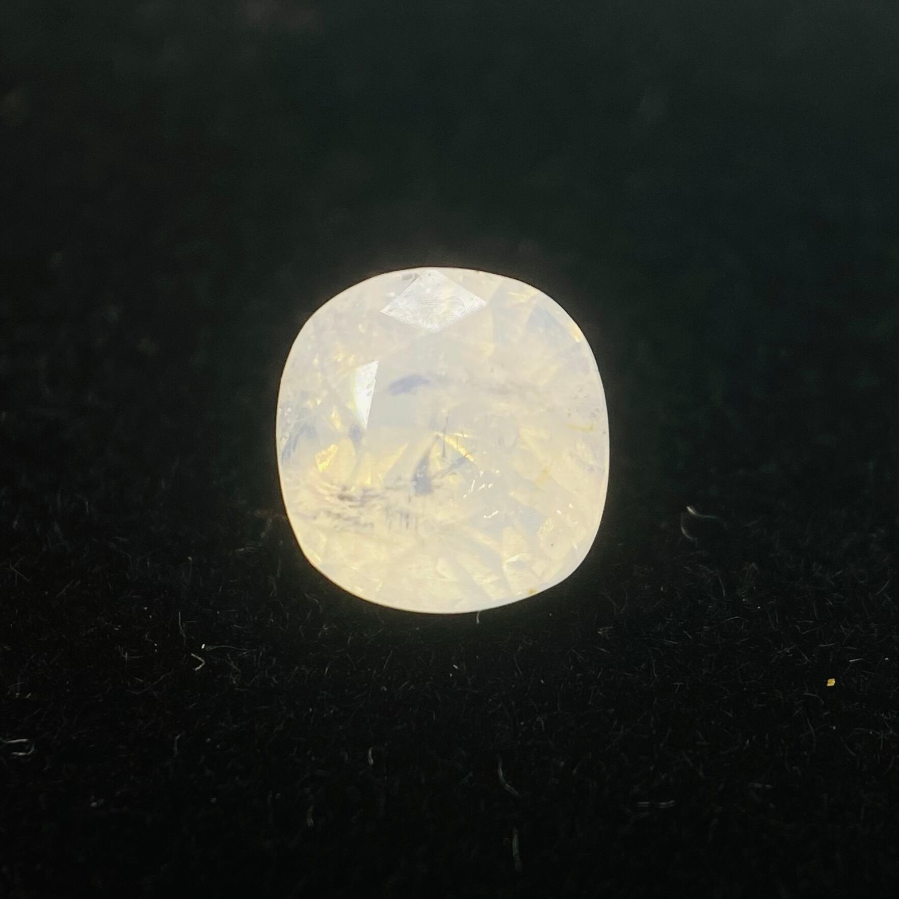 純白　シルキーサファイア