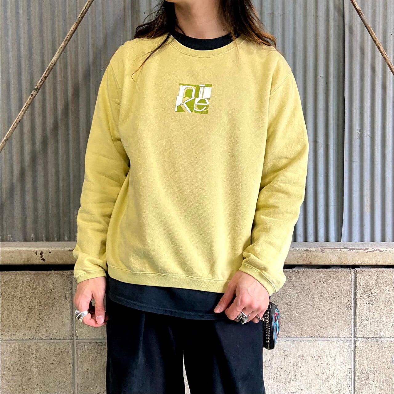 グッドカラー Nike ナイキ ライムイエロー フロントロゴプリント スウェット メンズl 古着 トレーナー 黄色 スウェット Al2109 Cave 古着屋 公式 古着通販サイト