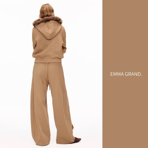 ぬくもりを連れて歩く、ふたりの子犬のファーパンツ E00622