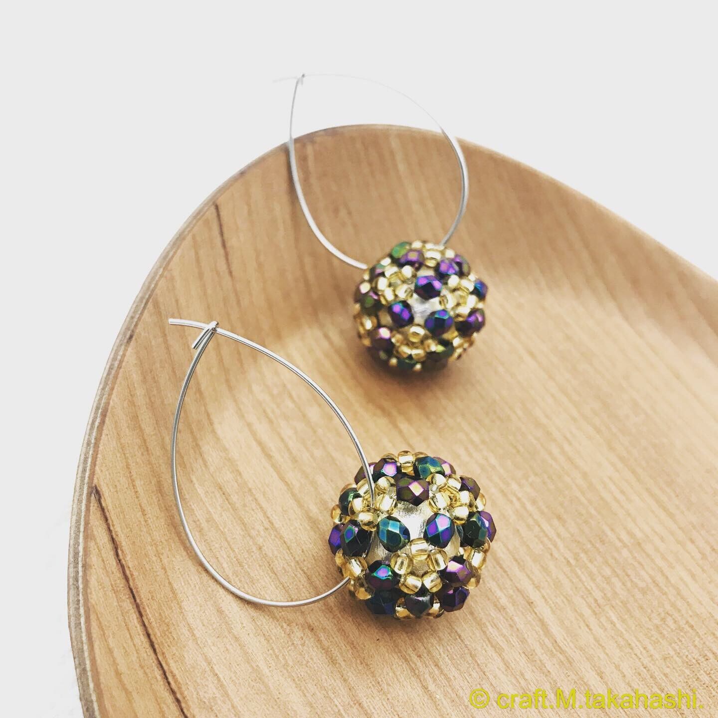 0034:大人ブラックのビーズボール フープピアス