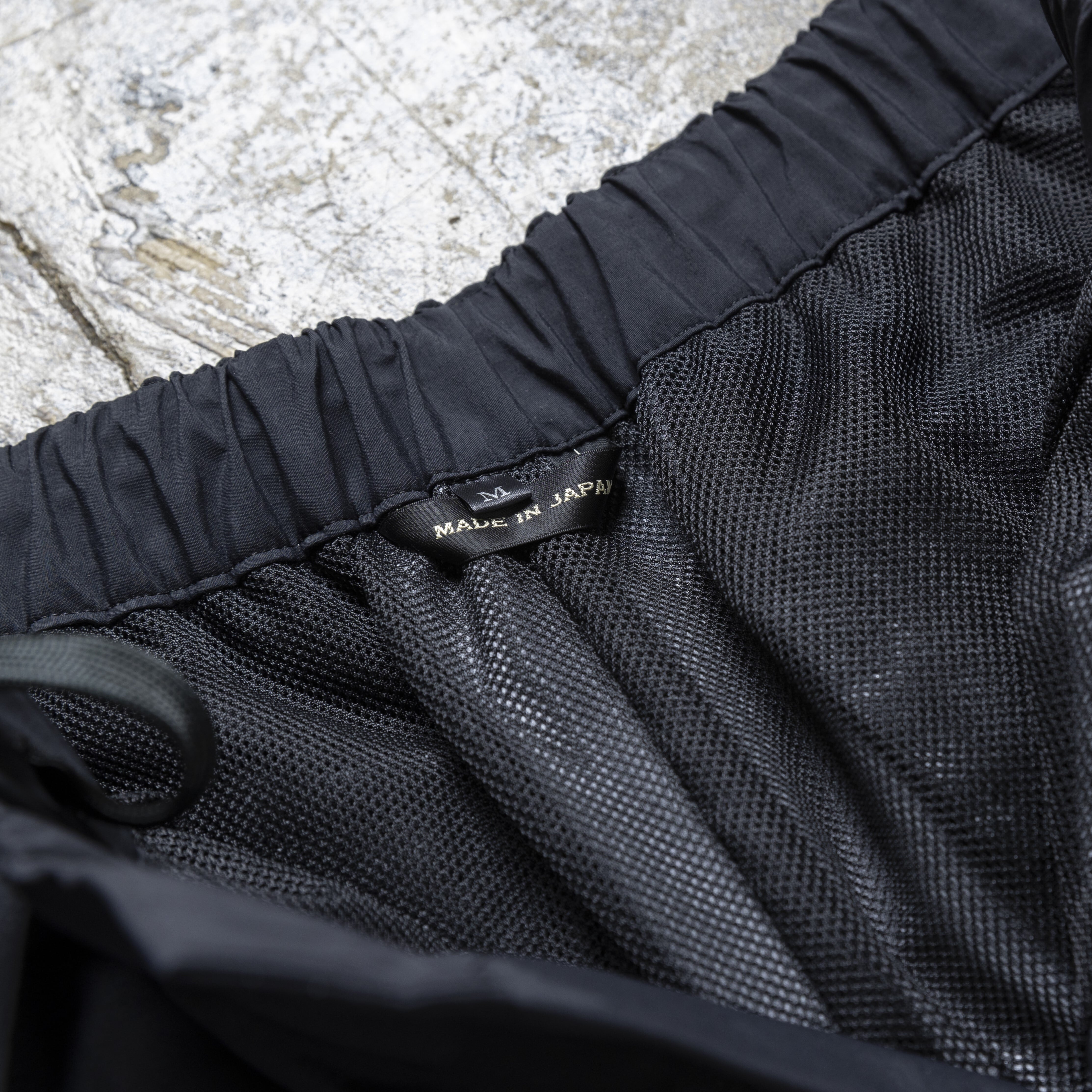 35歳からの百名品「防水イージーパンツ」 | 「Japan Made屋」公式