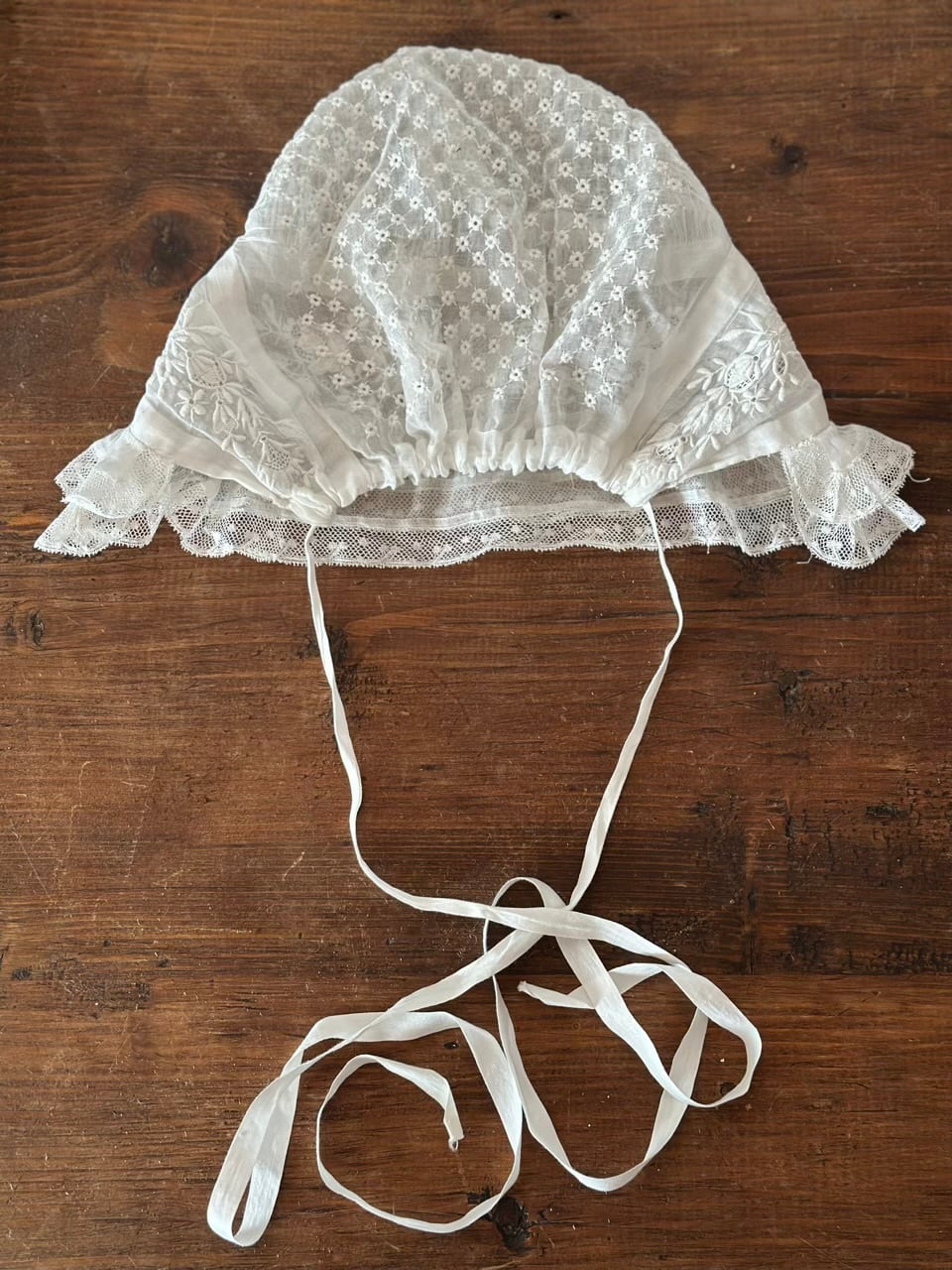 アンティーク　フランス レース　赤ちゃん　手刺繍　ボネ帽子 19世紀　美品　レア 19世紀 チュールレース 少女のボネ 帽子 | Brocante de La Cocotte