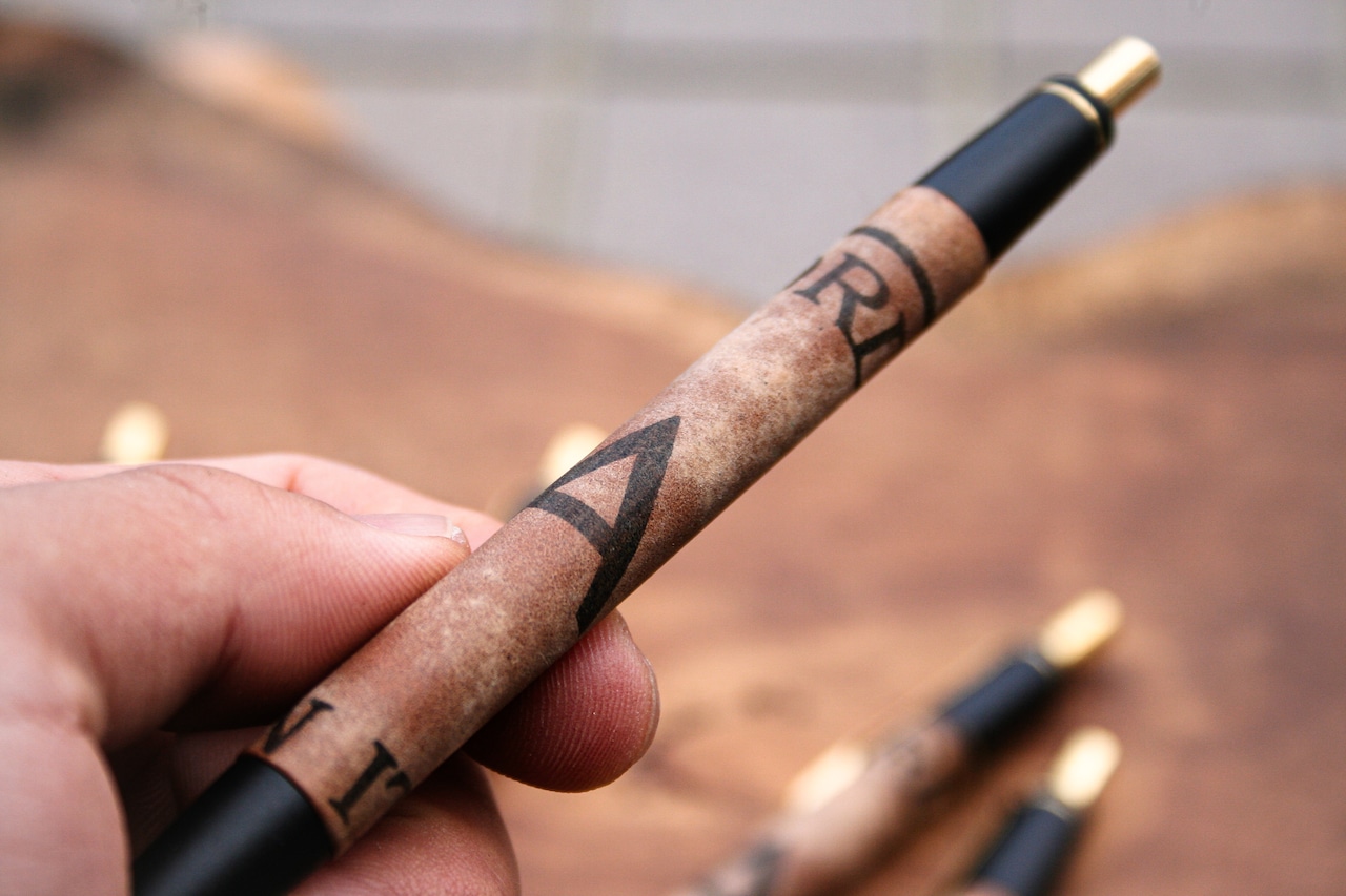 革軸ペン【 ROCADO シェルコードバン 裏巻き (ROCADOスタンプver.) 】