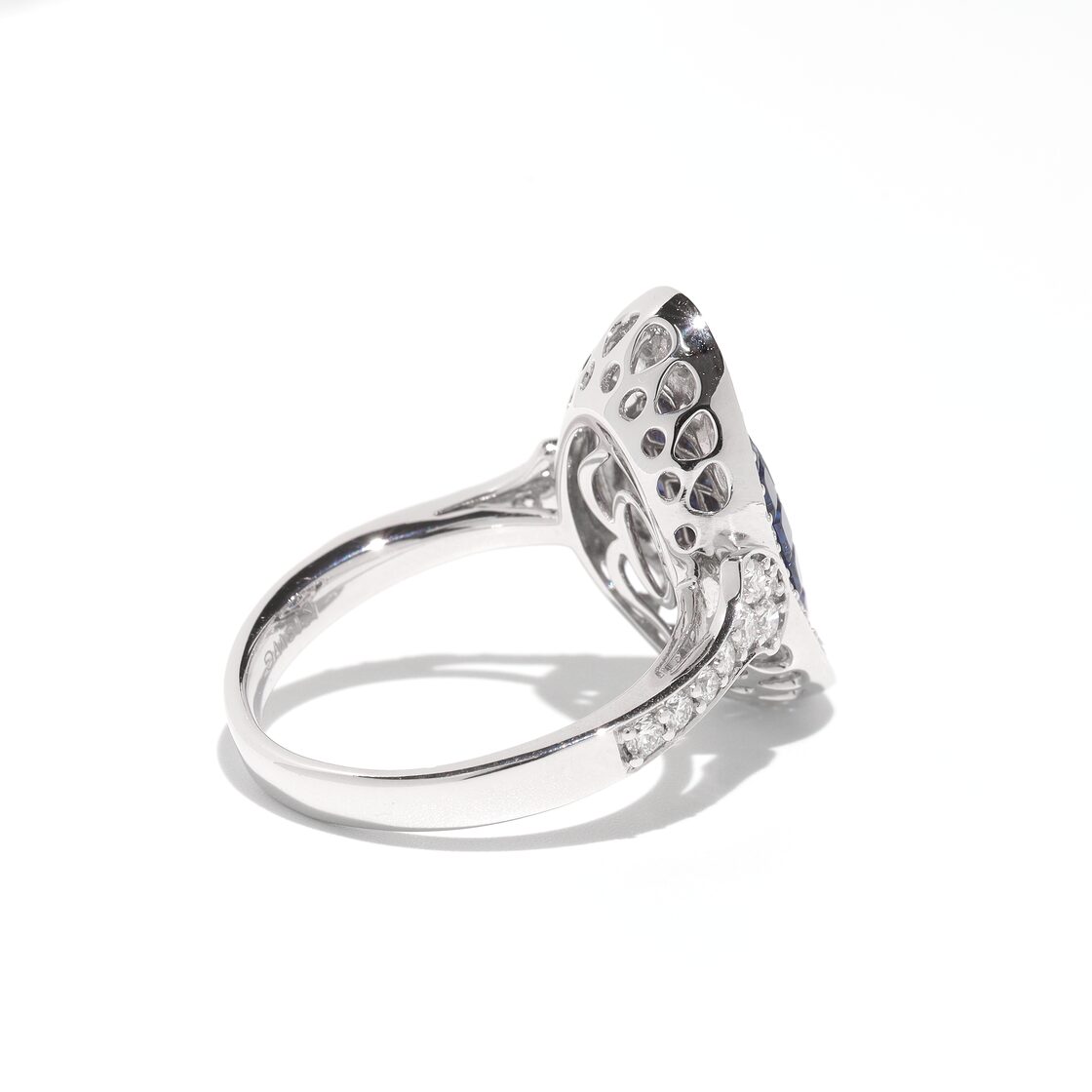 ミステリーセッティング サファイア リング K18(WG) / 2.050ct / DA 
