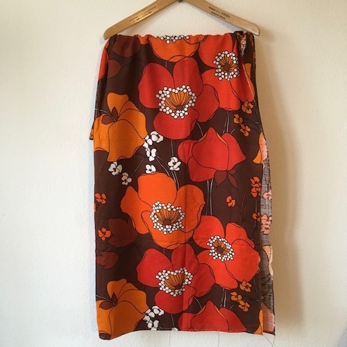 ドイツ ヴィンテージ　大判赤いとオレンジ色の花のカーテン生地2枚セット