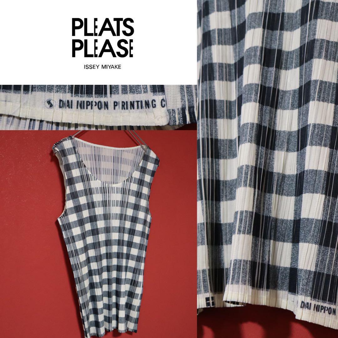 PLEATS PLEASE