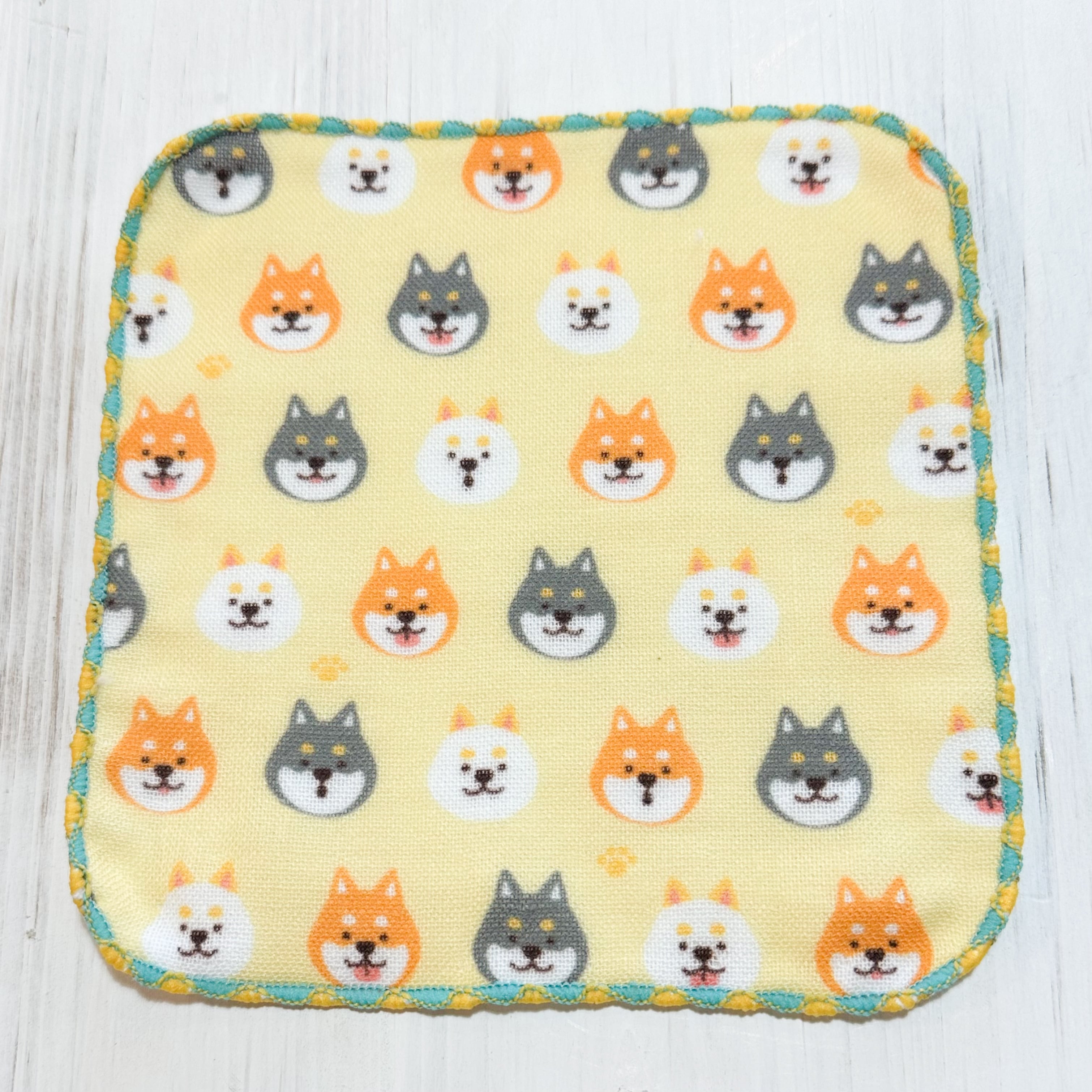ガーゼパイルミニハンカチ コロコロ柴犬 | わんこ雑貨の店 スマイルズ