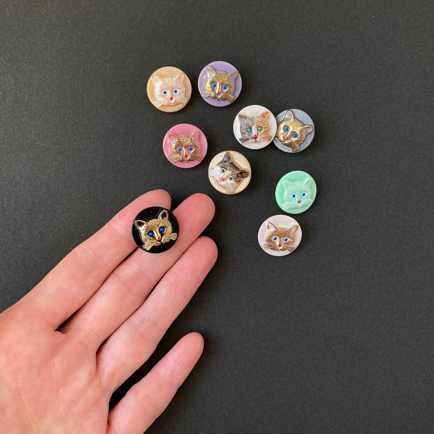 新色追加〉チェコガラスボタン-Cat（18mm） | Dua-アクセサリーパーツ