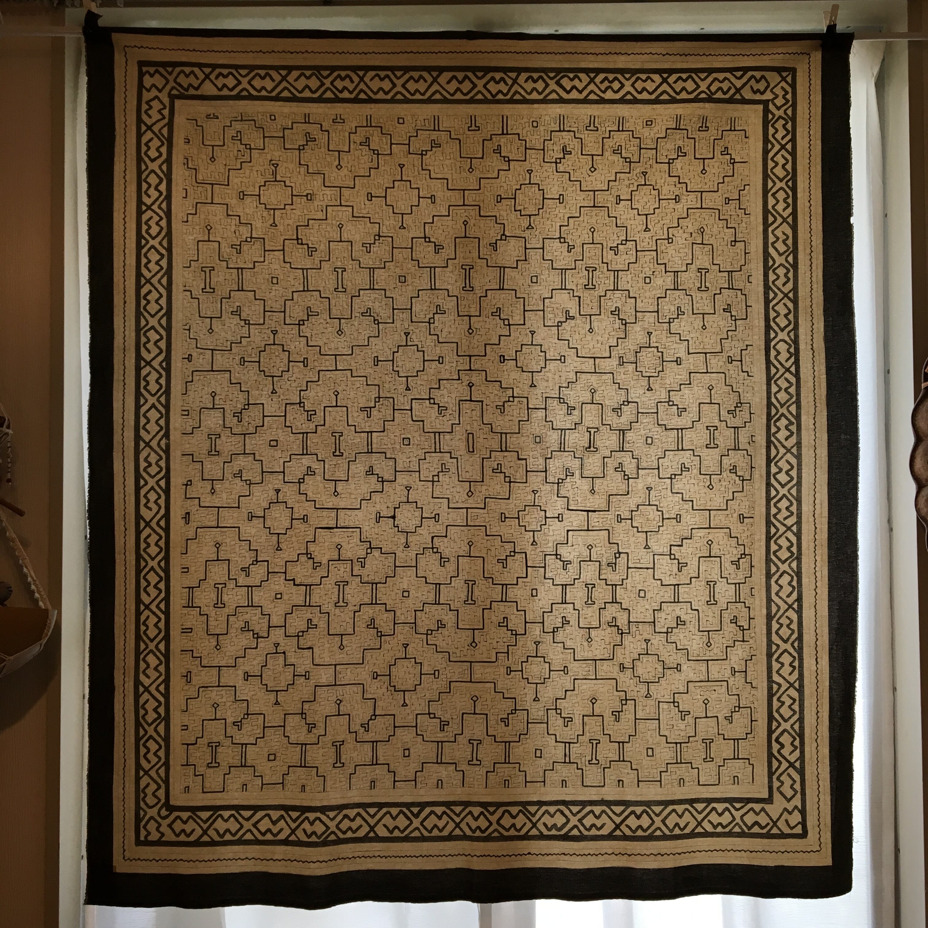 民族織物 額装品　匿名配送 3大判白シンプル 155x135cm AAA アマゾン・シピボ族の泥染め