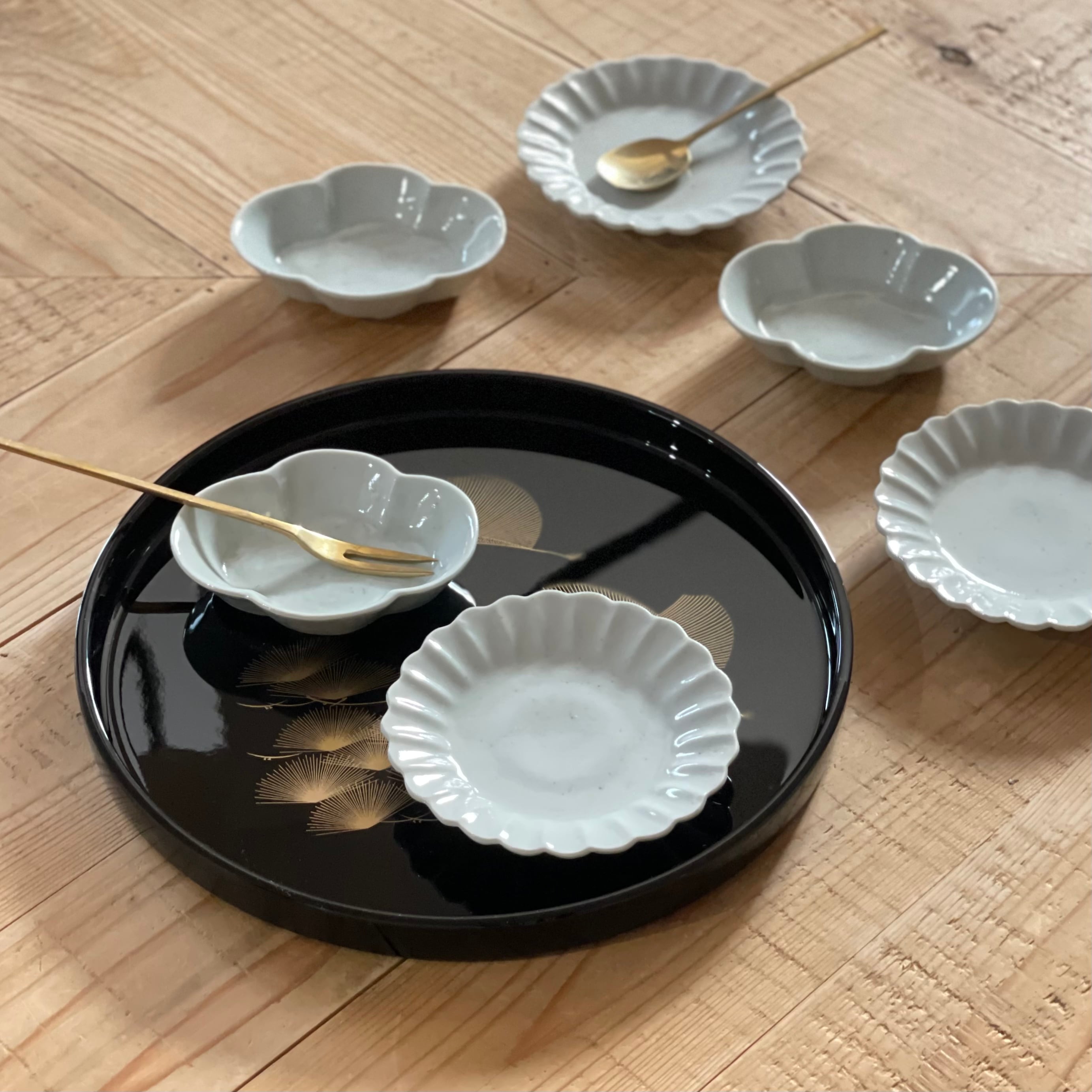 李朝白磁 菊型小皿 | 24to3［西富陶磁器オンラインストア 有田焼