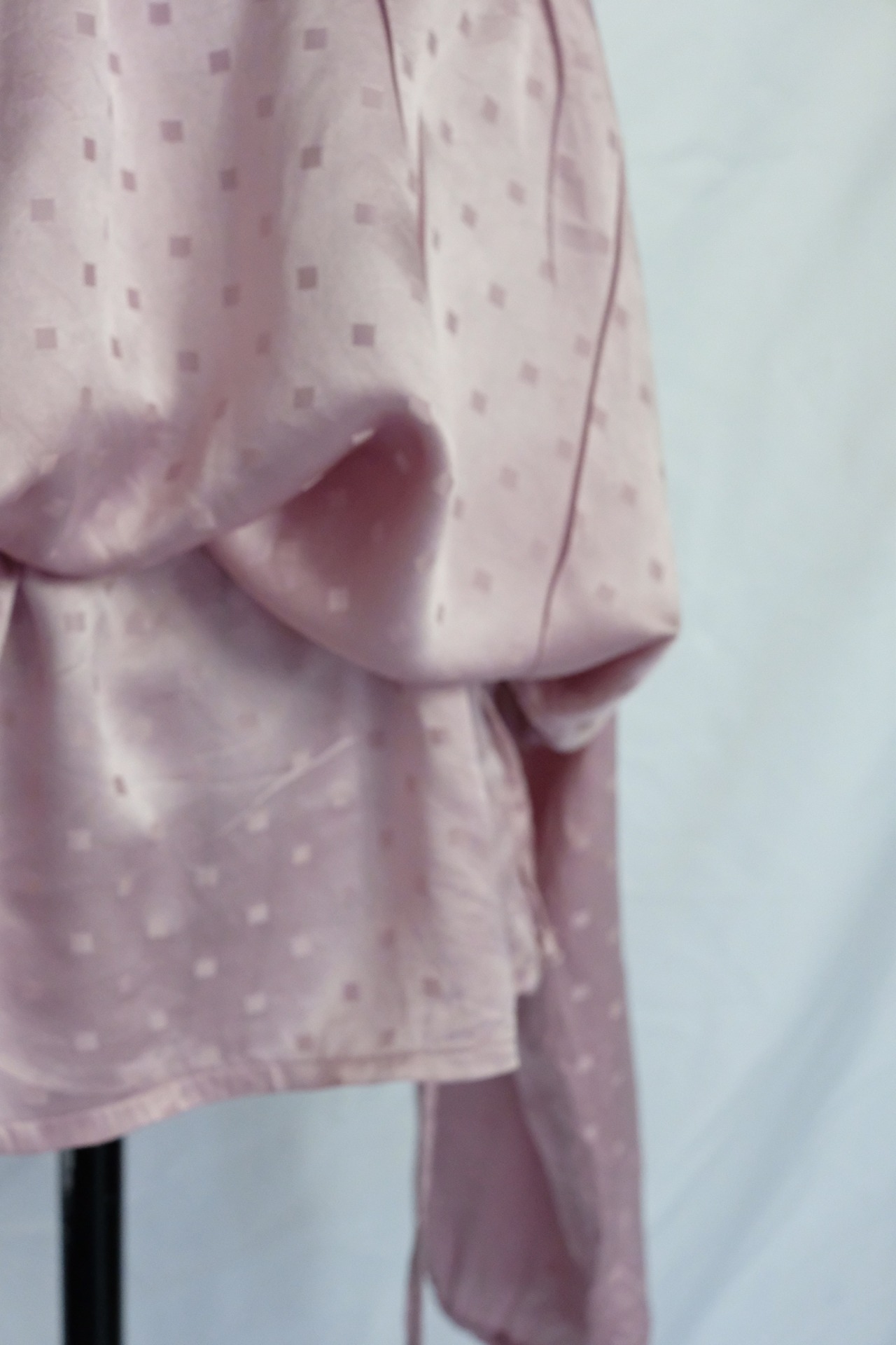 Dots pattern silky blouse