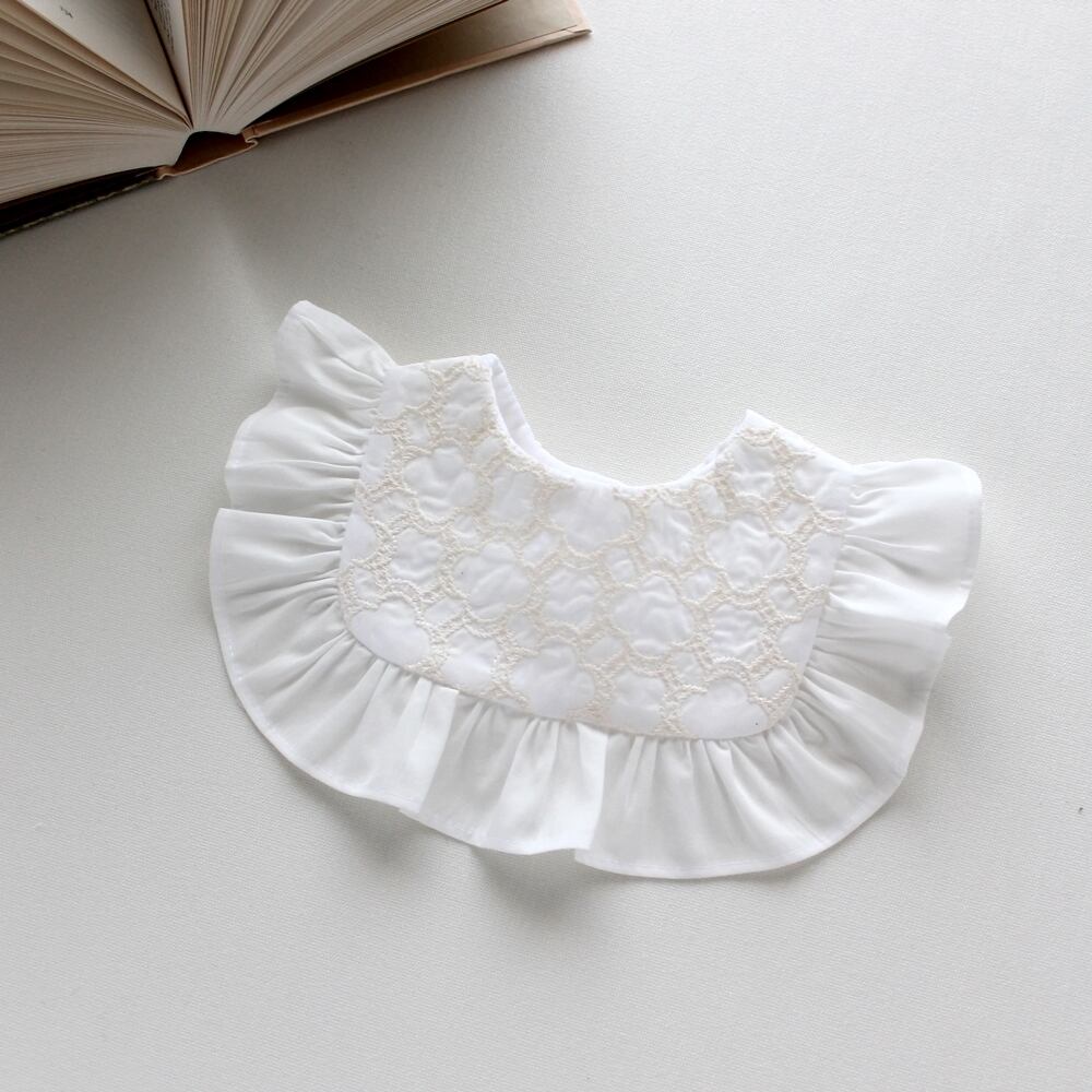 newフラワーリング スクエアフリル スタイ お名前 刺繍