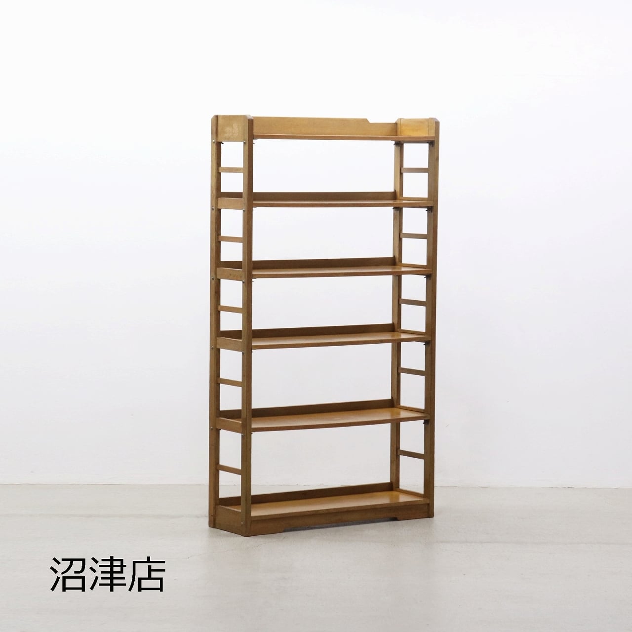 【沼津店】 レトロ ラワン材 本棚 シェルフ 飾り棚 ラック 書庫 収納 ヴィンテ ージ PKT12091